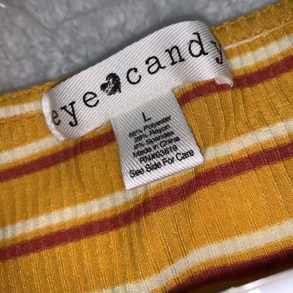 T shirt. - Picture 3 of 3